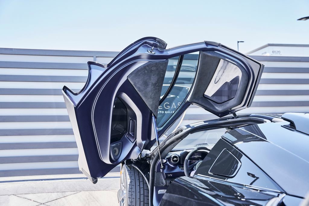 Used 2019 McLaren Senna photo 36