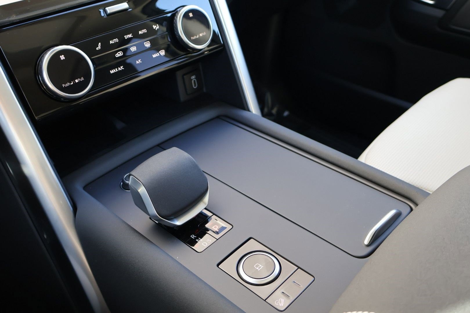 2026 Land Rover Discovery Dynamic SE