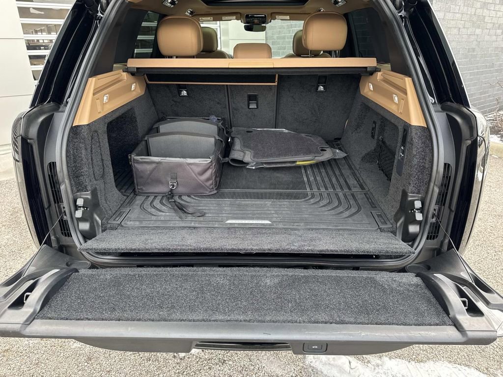 2025 Land Rover Range Rover SE