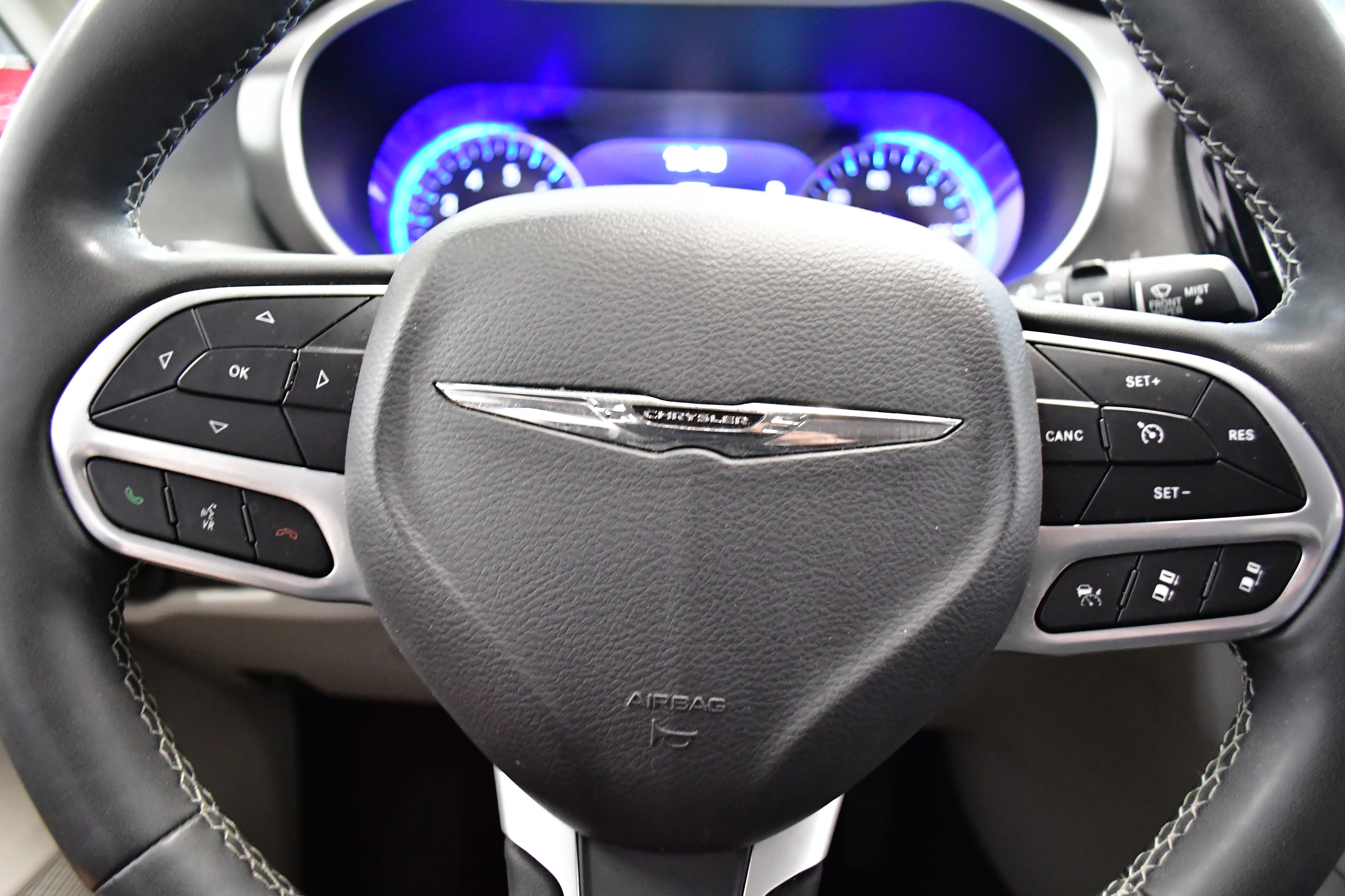 2023 Chrysler Pacifica Touring-L