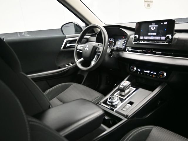 2022 Mitsubishi Outlander ES