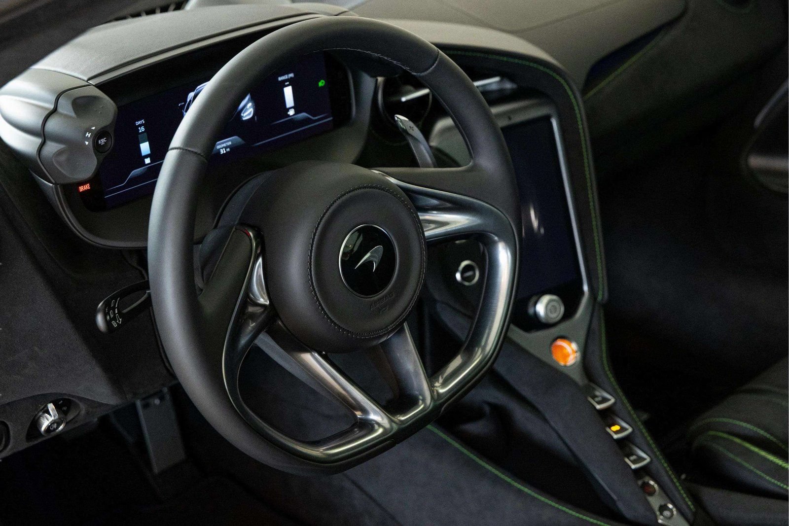 New 2026 McLaren 750S photo 24