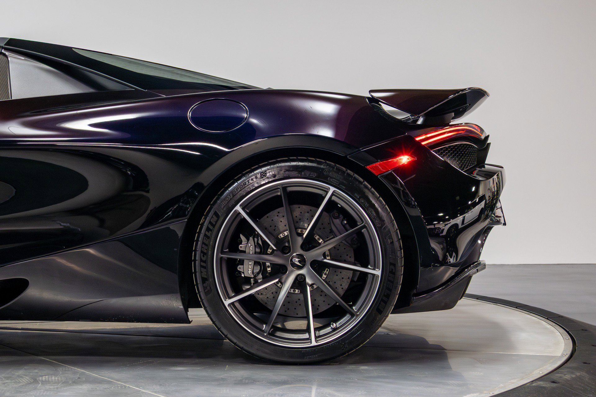 Used 2019 McLaren 720S Luxury photo 32