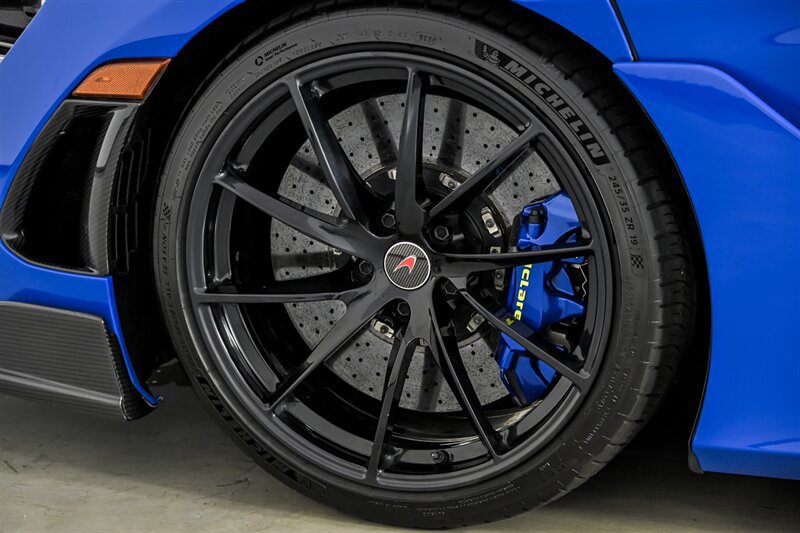 Used 2018 McLaren 720S photo 17