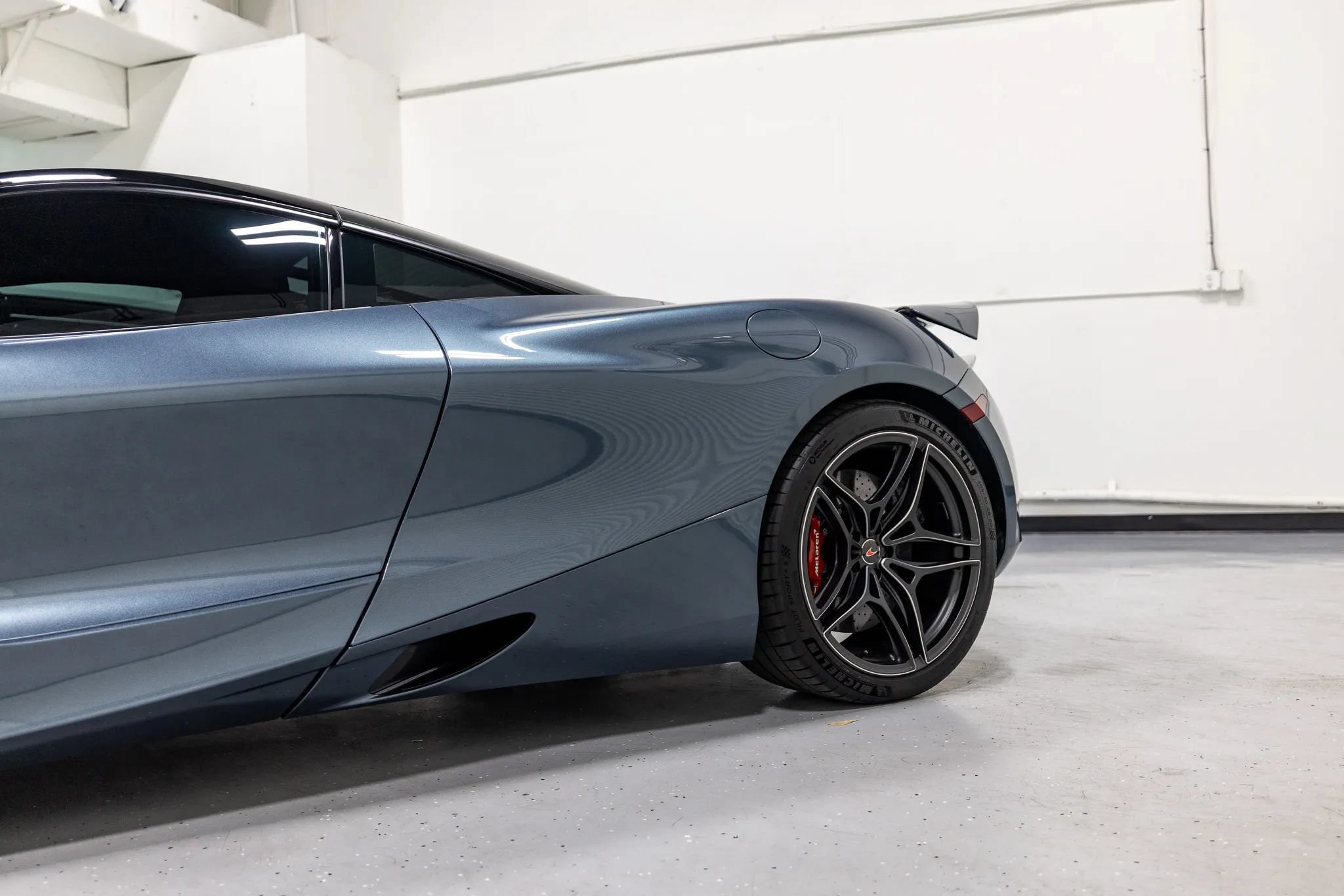 Used 2018 McLaren 720S Performance photo 21