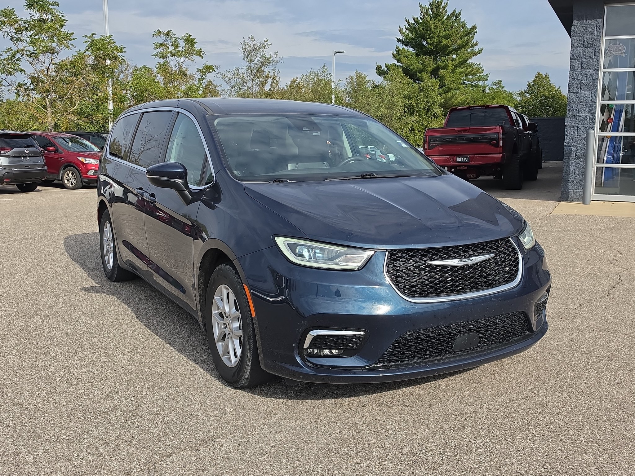 Used 2023 Chrysler Pacifica Touring-L