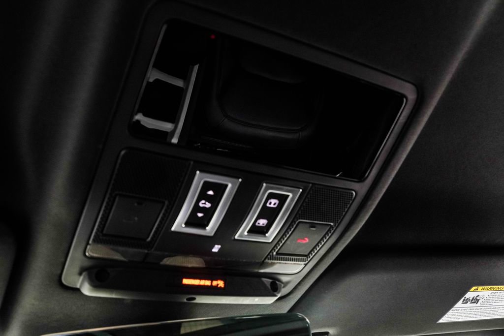 2025 Land Rover Defender 110 S