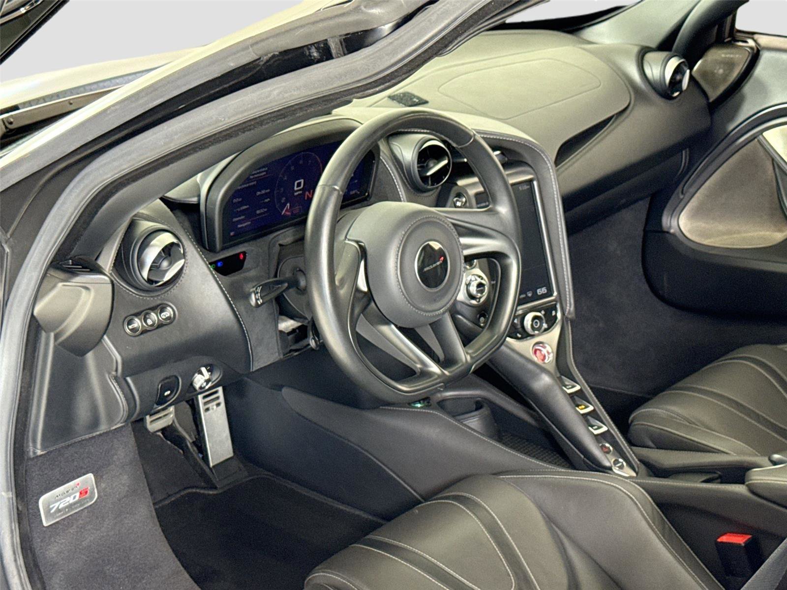 Used 2018 McLaren 720S photo 13