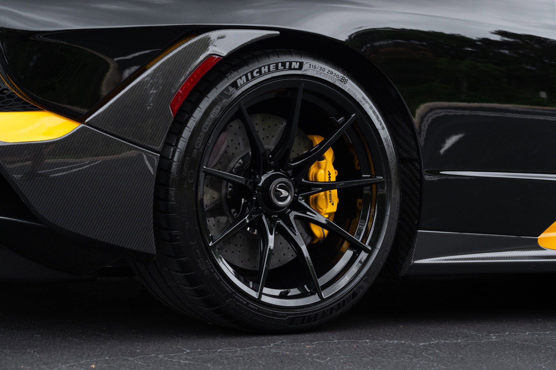 Used 2019 McLaren Senna photo 33