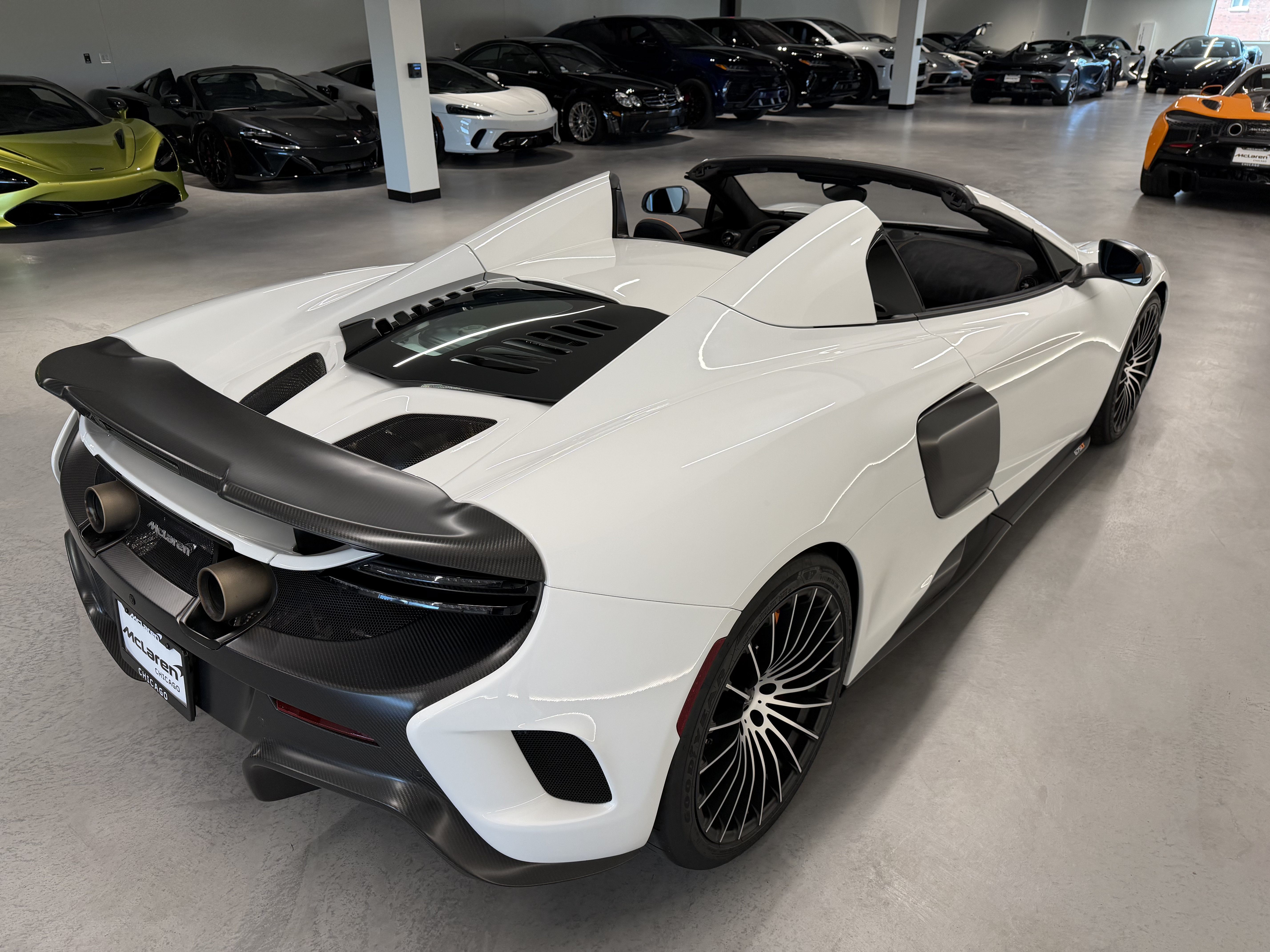 Used 2016 McLaren 675LT Spider photo 6