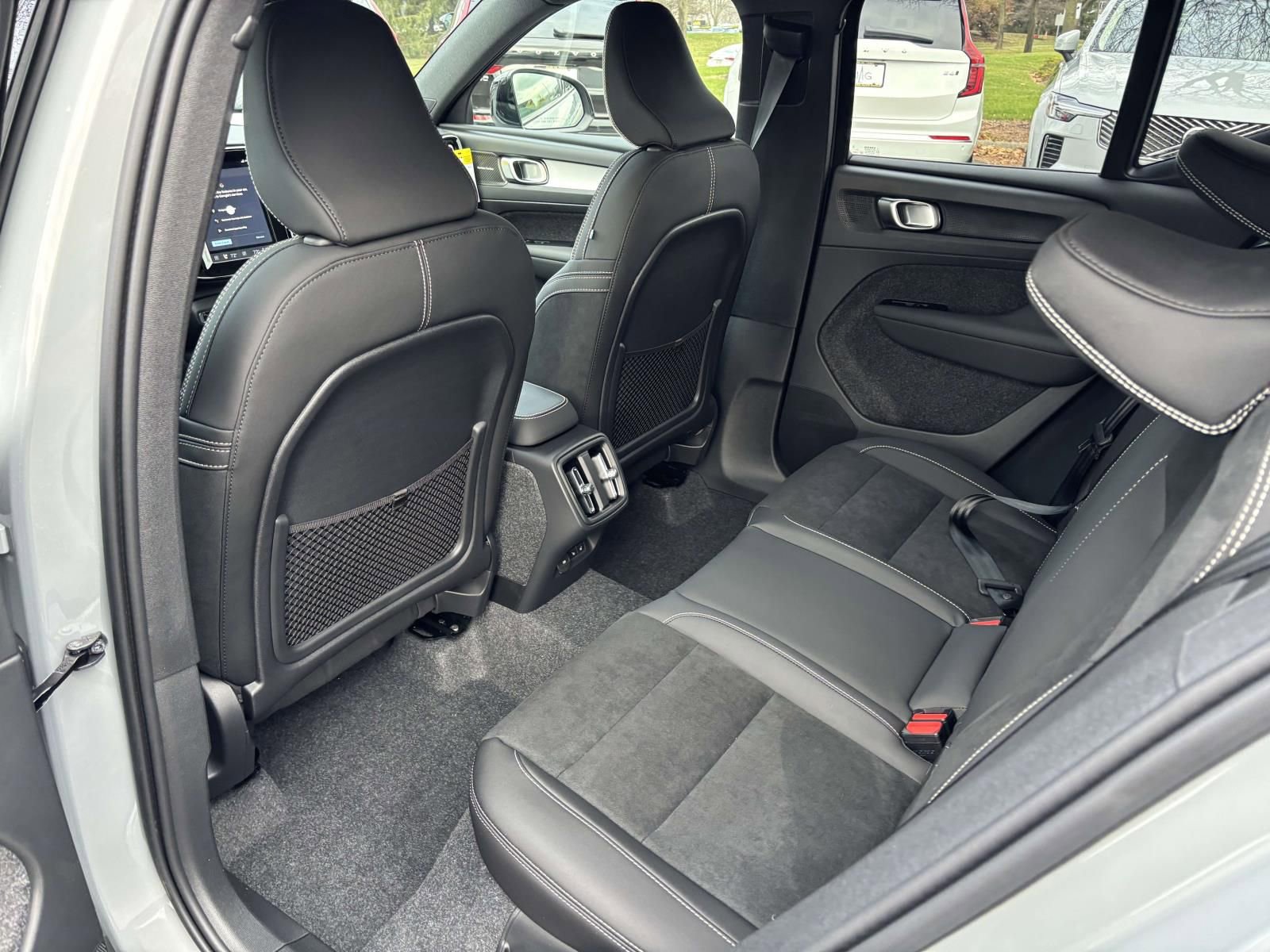 2026 Volvo Xc40 B5 Ultra