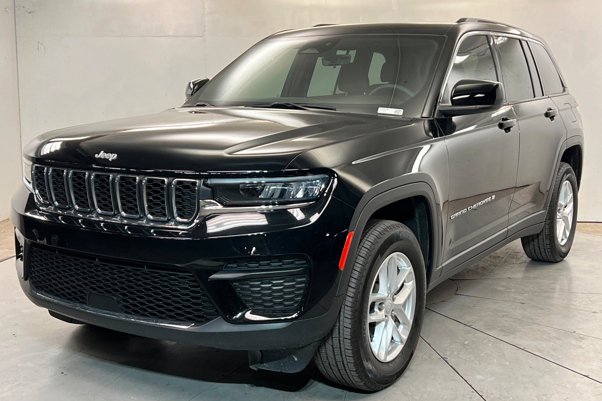 Used 2025 Jeep Grand Cherokee Laredo X w/ Luxury Tech Group I