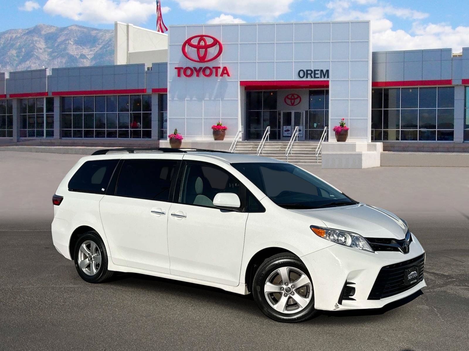 Used 2020 Toyota Sienna LE w/ LE Preferred Package