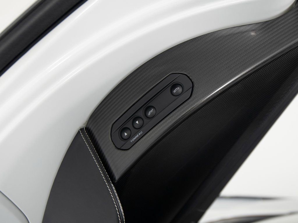 Used 2016 McLaren 675LT Spider photo 12