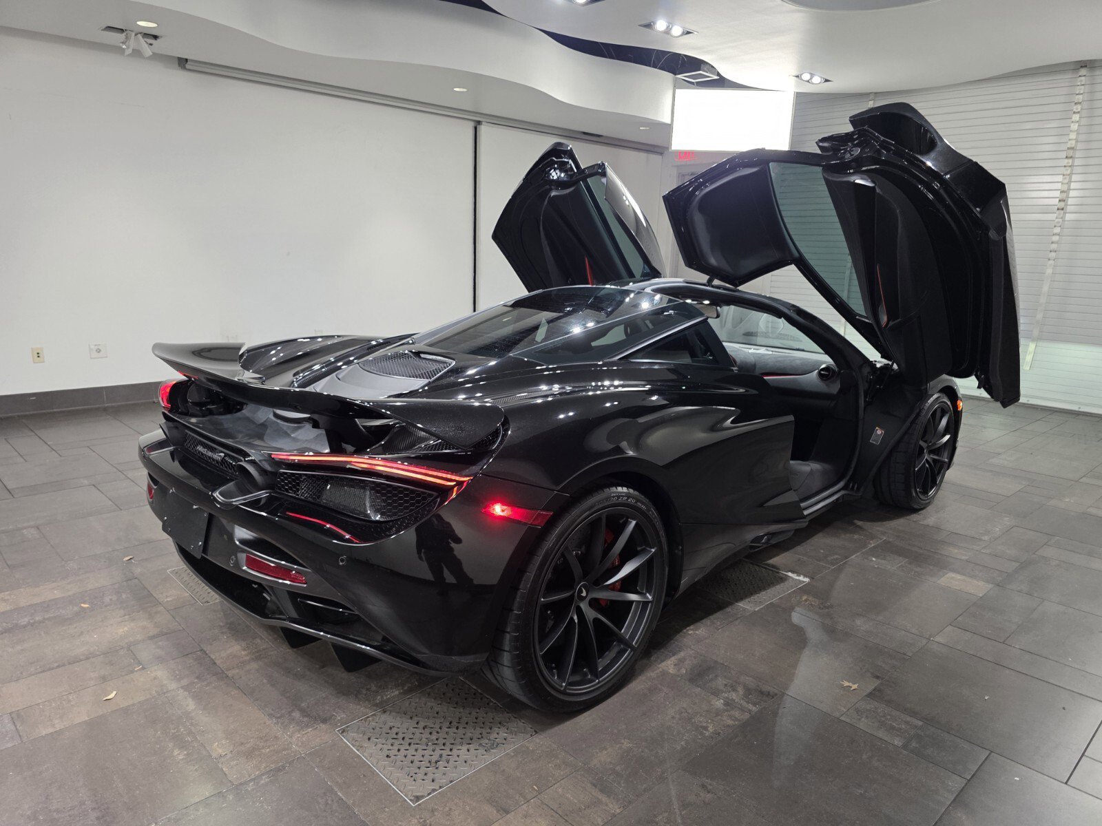 Used 2022 McLaren 720S Performance photo 23
