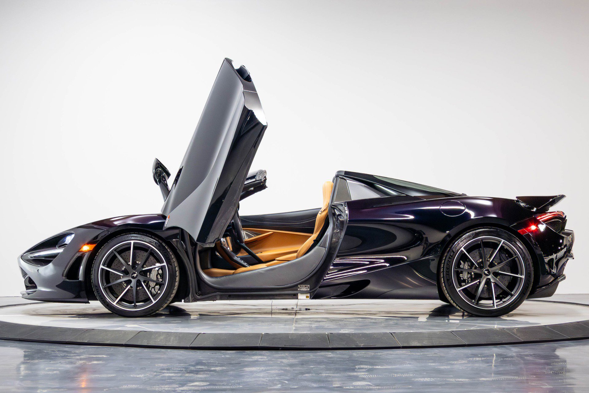 Used 2019 McLaren 720S Luxury photo 27