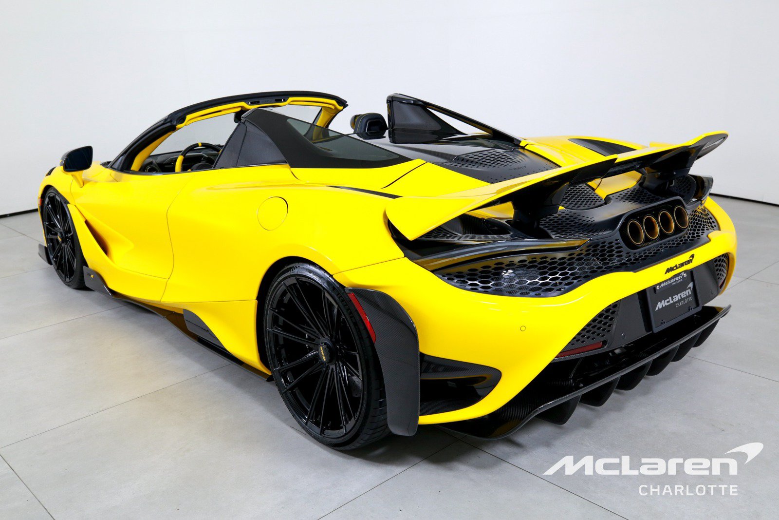 Used 2022 McLaren 765LT photo 8
