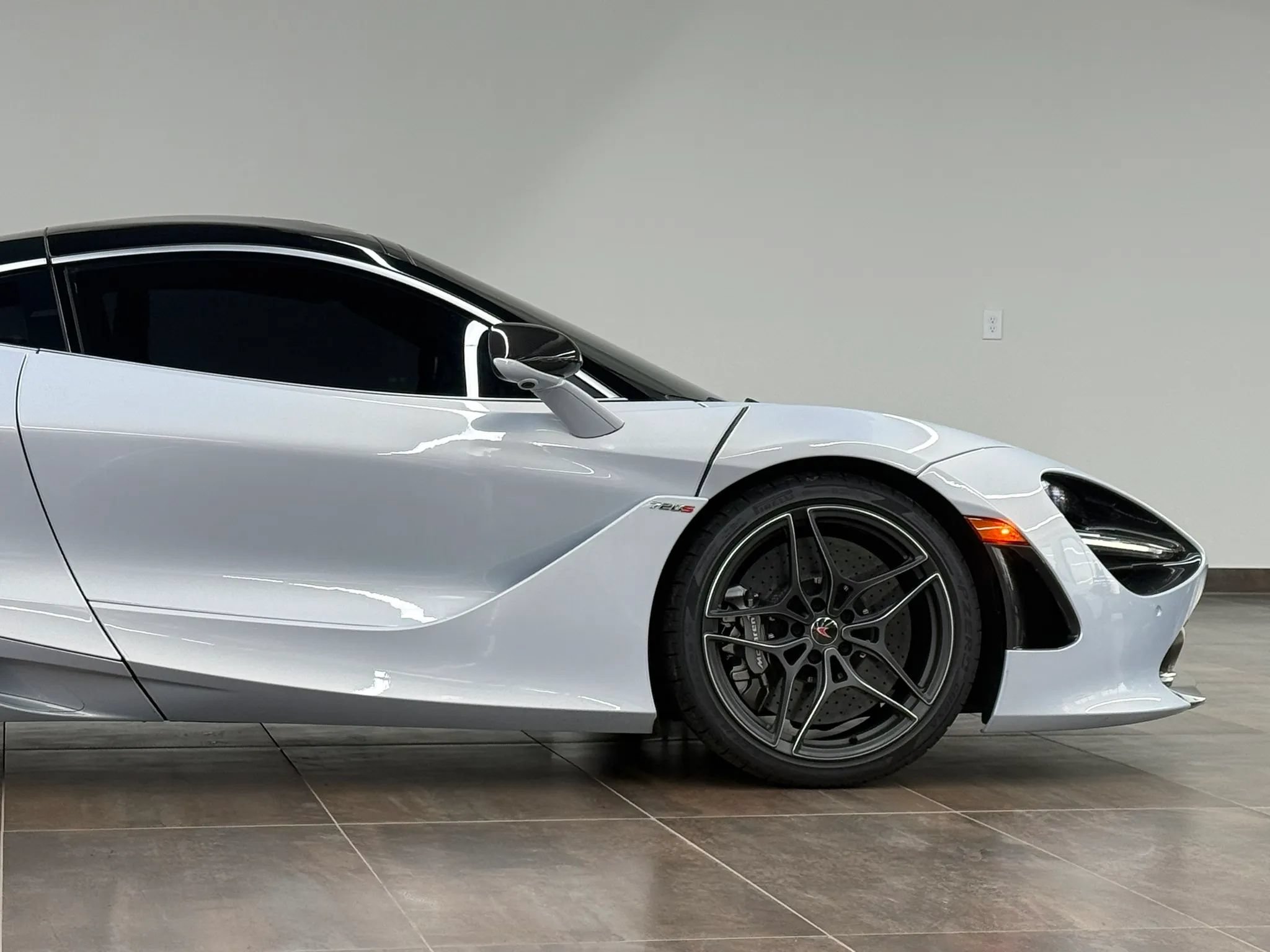Used 2018 McLaren 720S photo 14