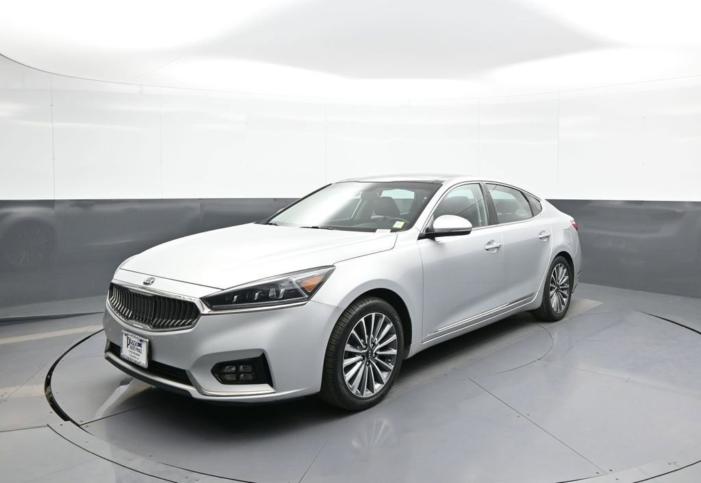 Certified 2017 Kia Cadenza Technology