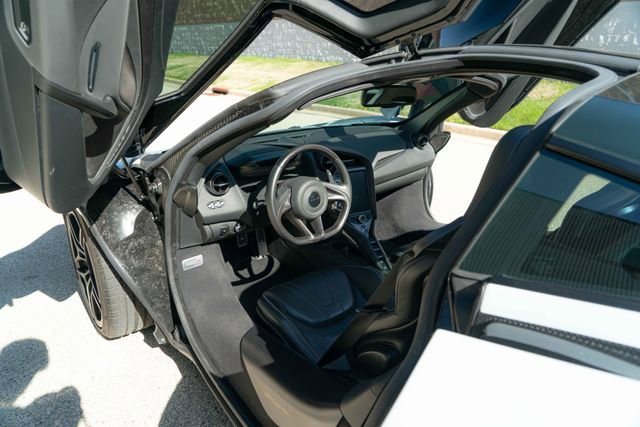 Used 2018 McLaren 720S Luxury photo 35