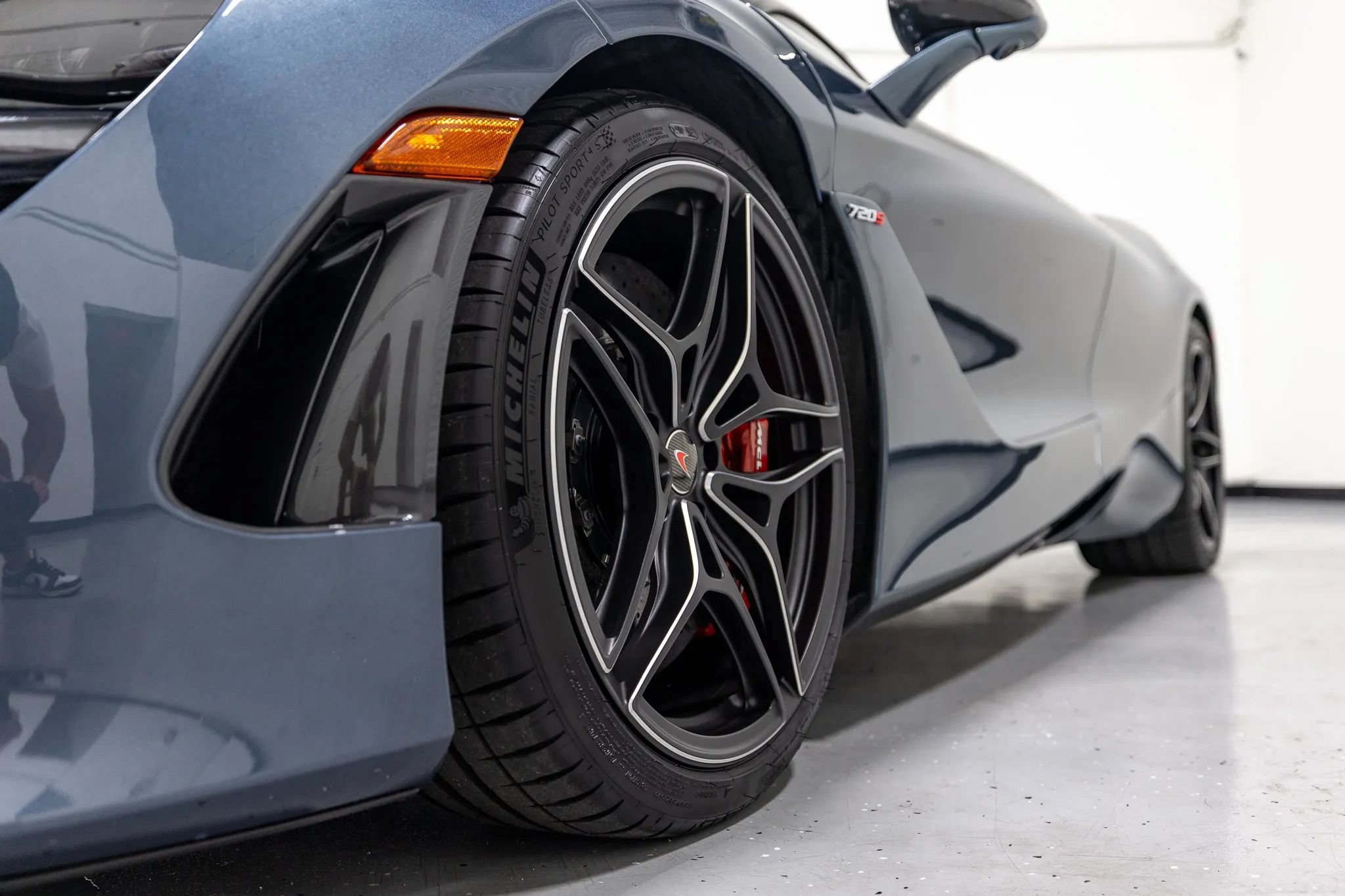 Used 2018 McLaren 720S Performance photo 17