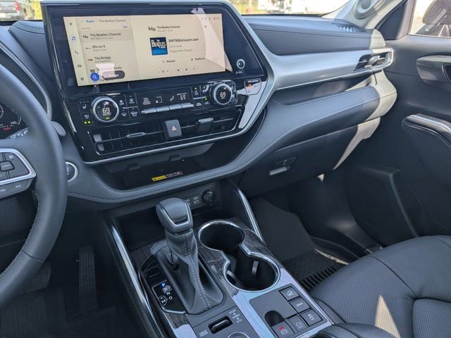 2025 Toyota Highlander Platinum