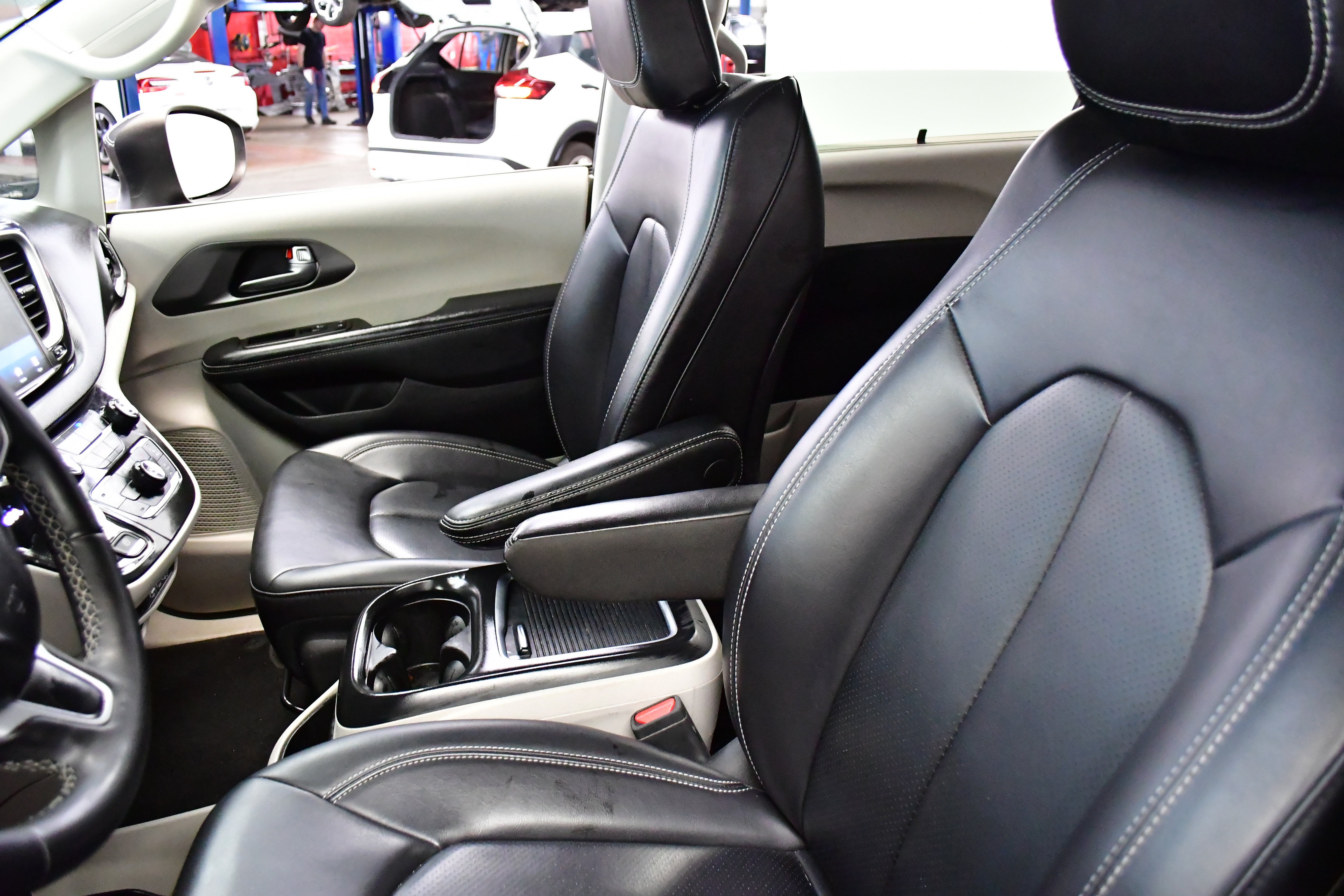 2023 Chrysler Pacifica Touring-L