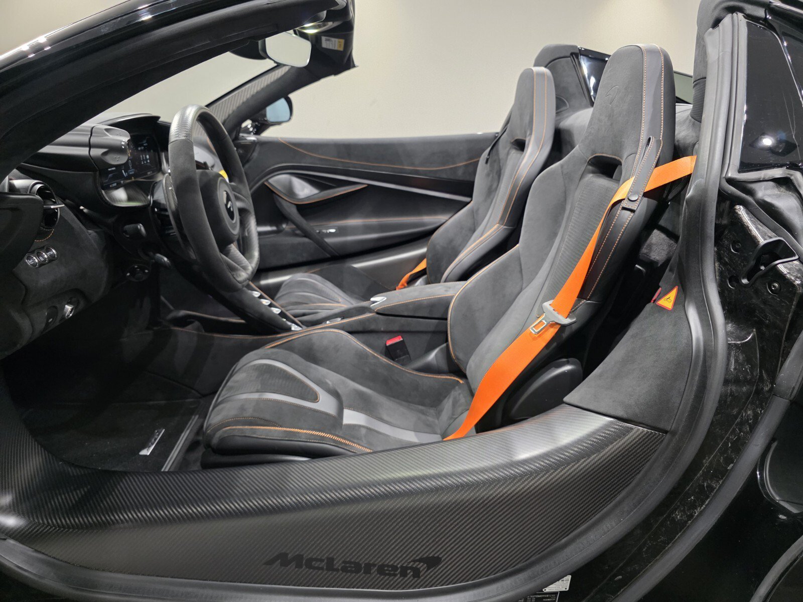 Used 2025 McLaren 750S Spider photo 6