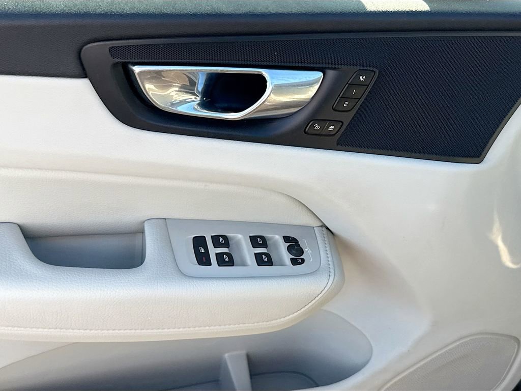 2022 Volvo Xc60 B5 Momentum