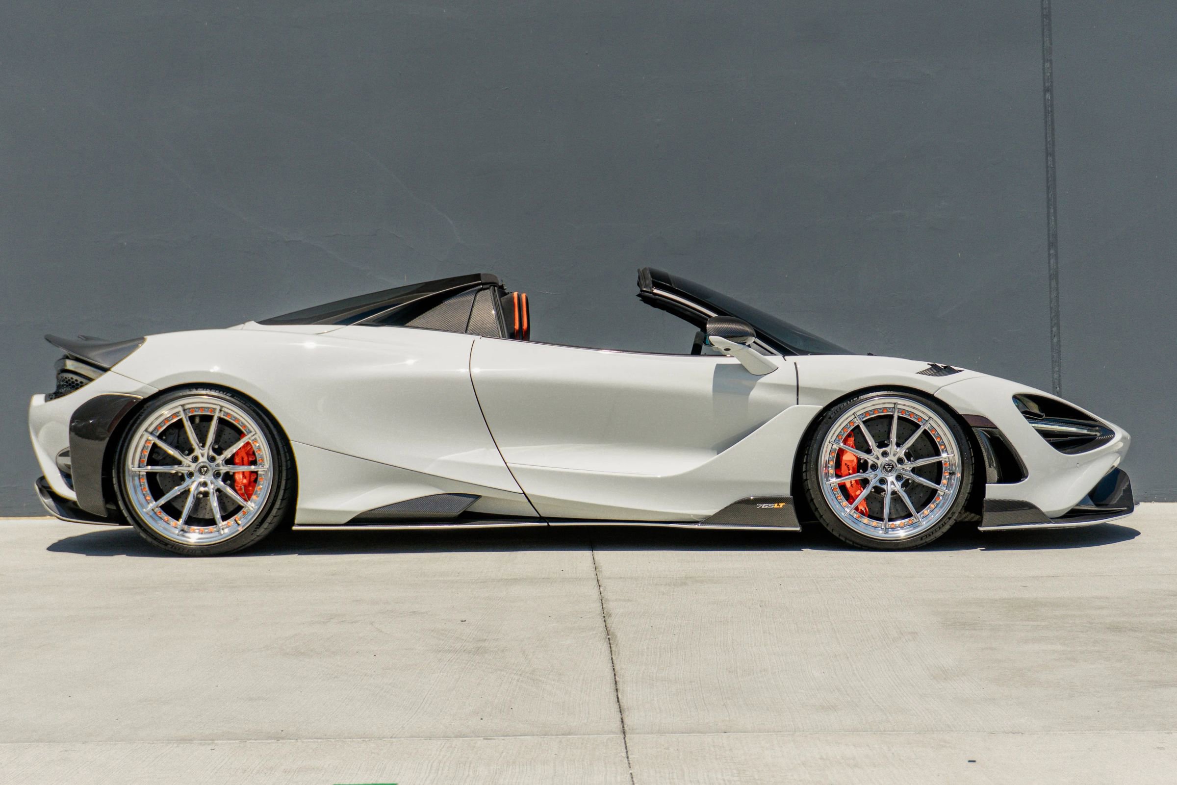 Used 2022 McLaren 765LT photo 9