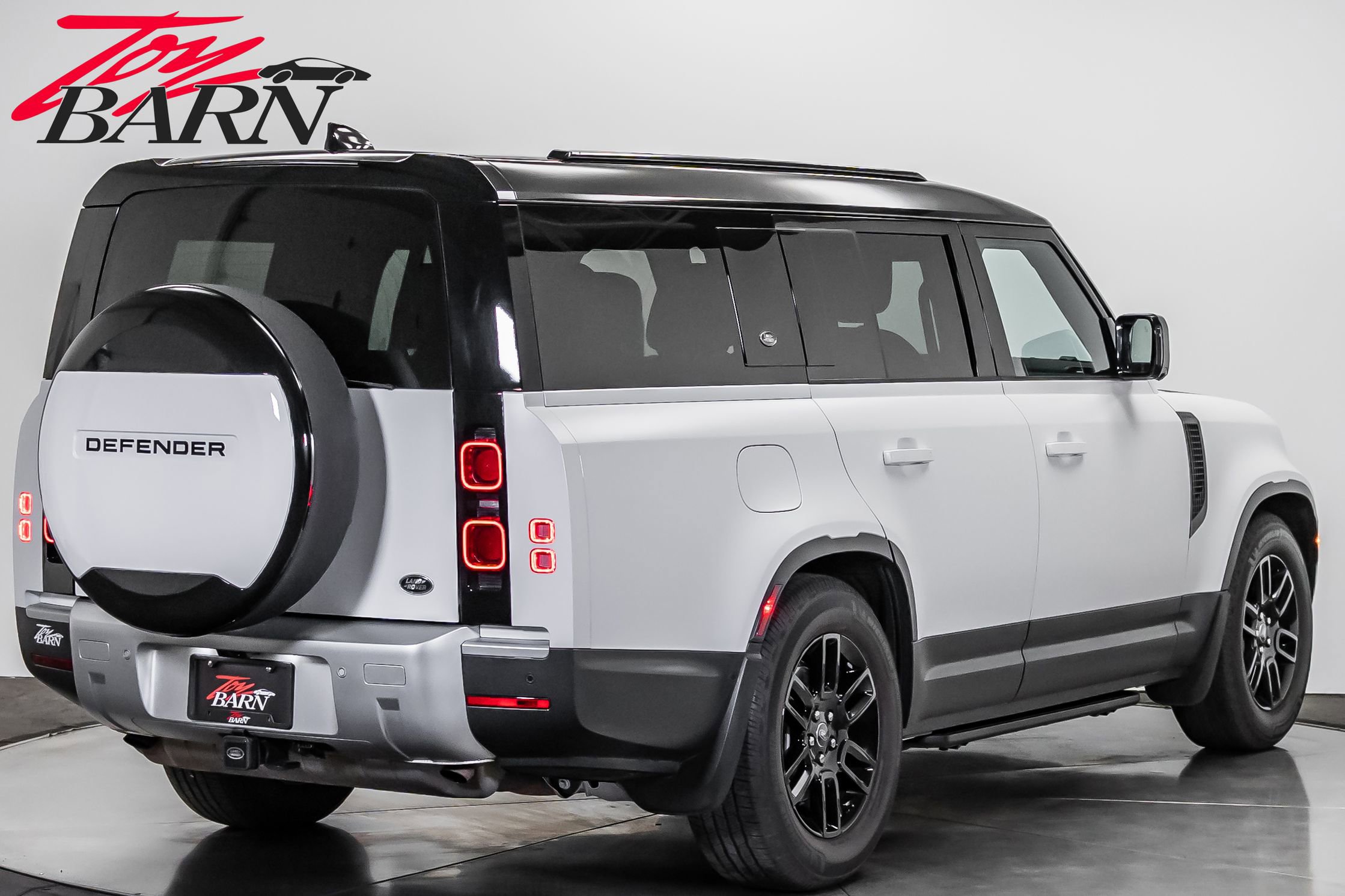 2023 Land Rover Defender 130 SE