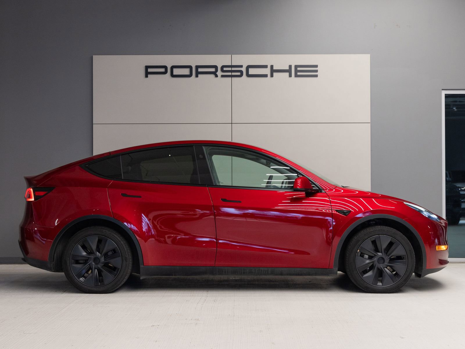 2024 Tesla Model Y 2WD