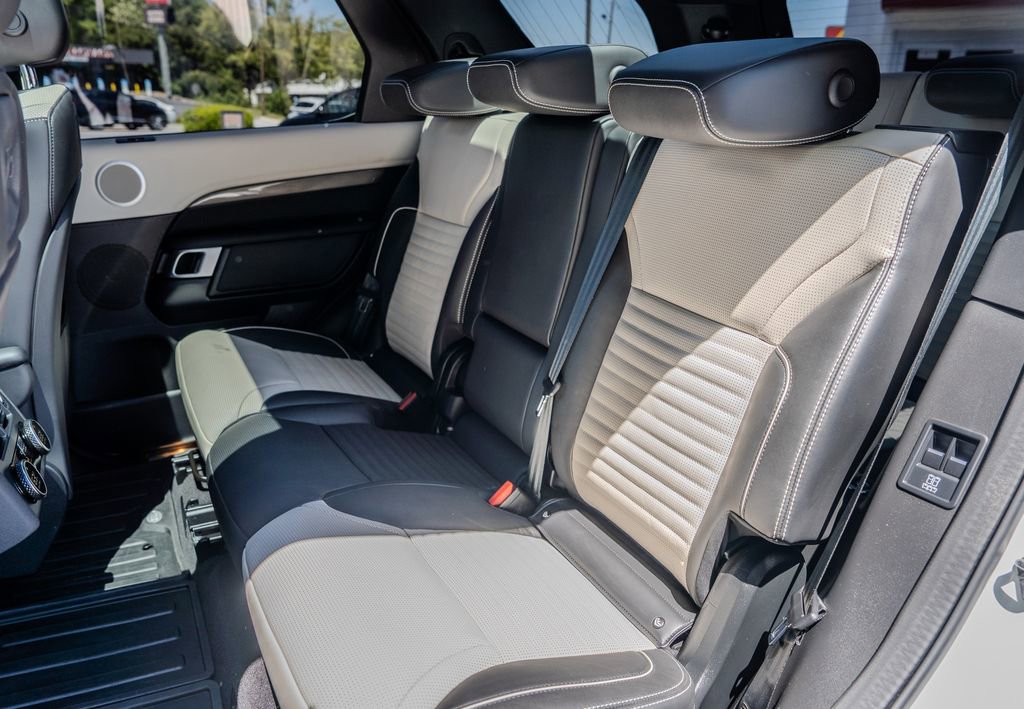 2023 Land Rover Discovery Metropolitan Edition