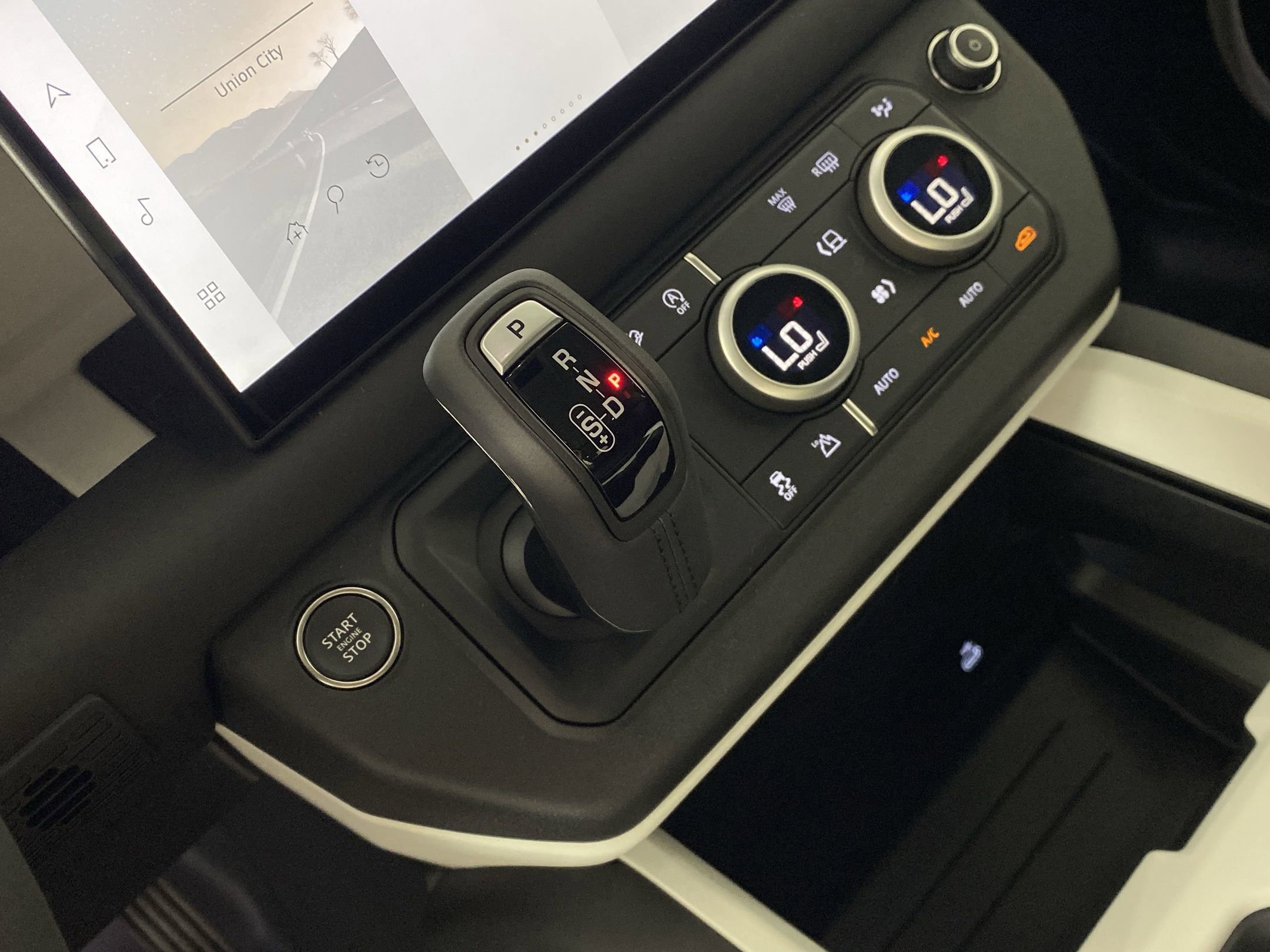 2025 Land Rover Defender 110 S