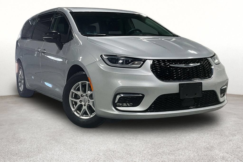 Used 2024 Chrysler Pacifica Touring-L