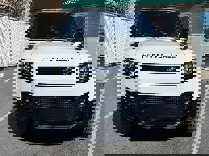 2023 Land Rover Defender 130 X-Dynamic SE