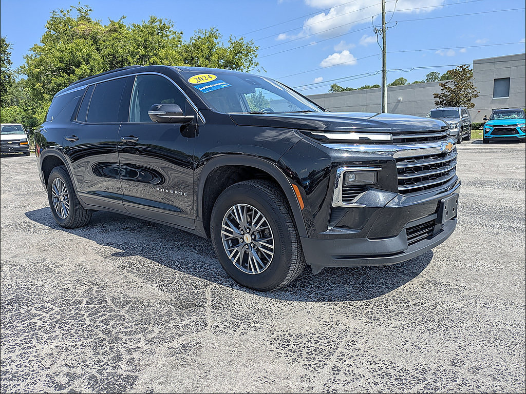 Used 2024 Chevrolet Traverse LT