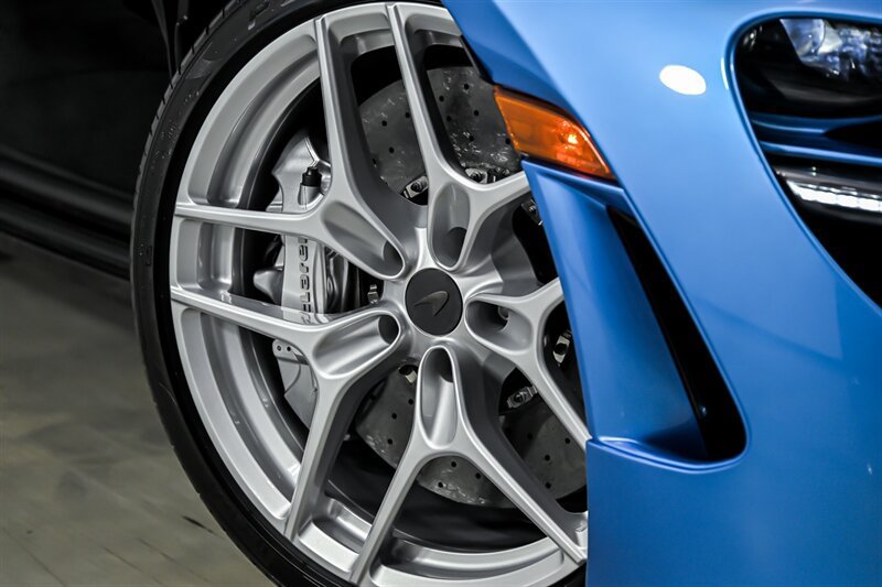 Used 2025 McLaren 750S Spider photo 3