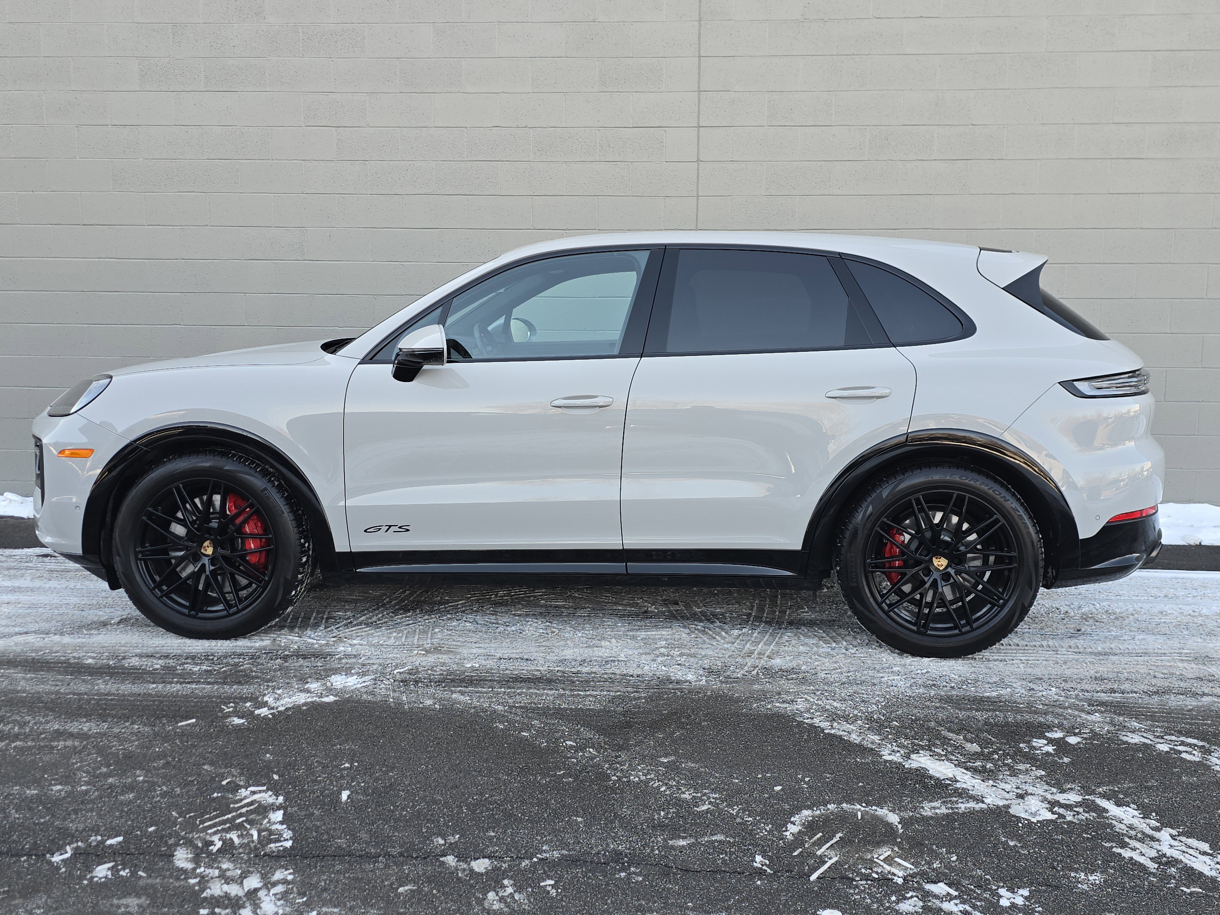 2025 Porsche Cayenne GTS