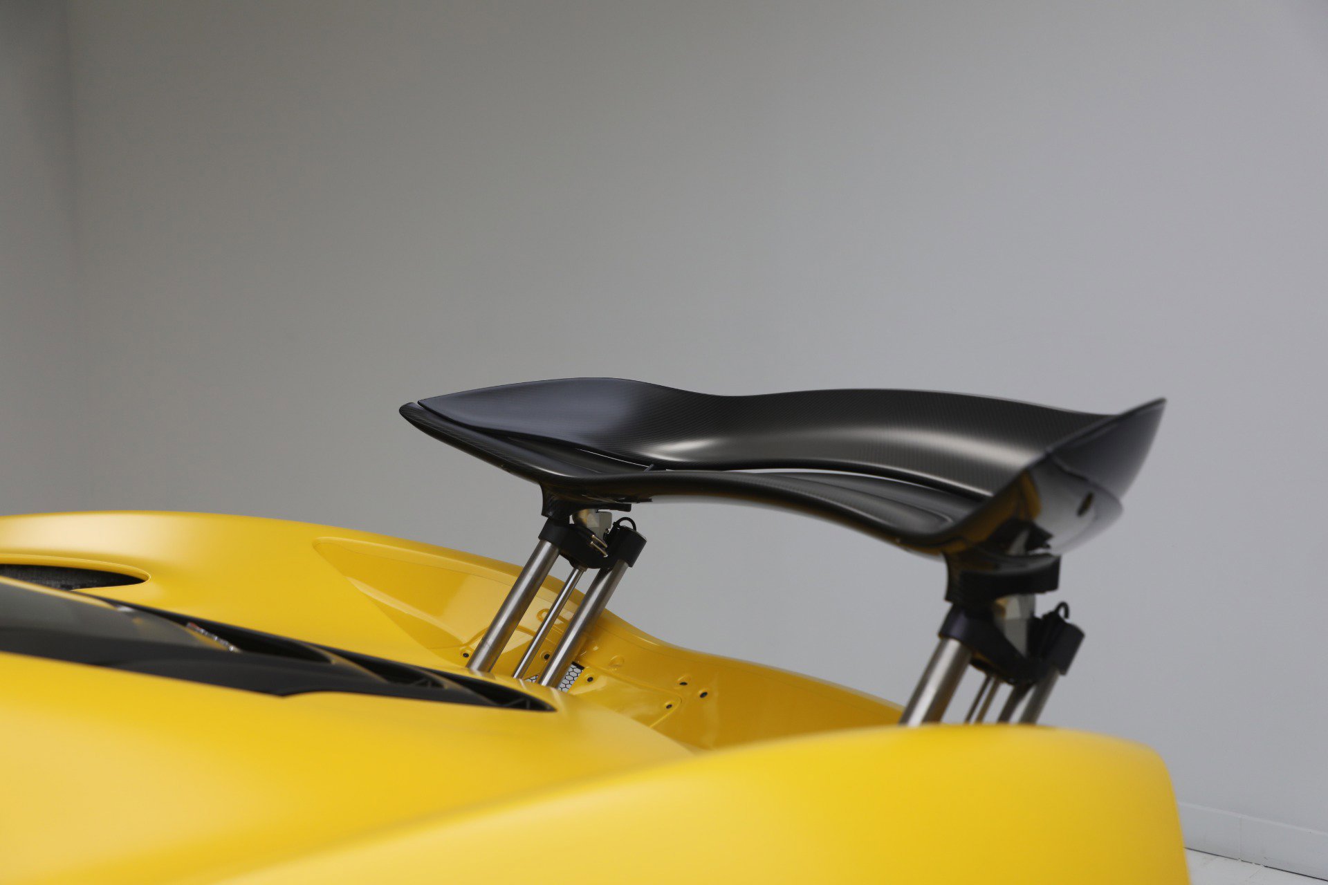 Used 2015 McLaren P1 photo 39
