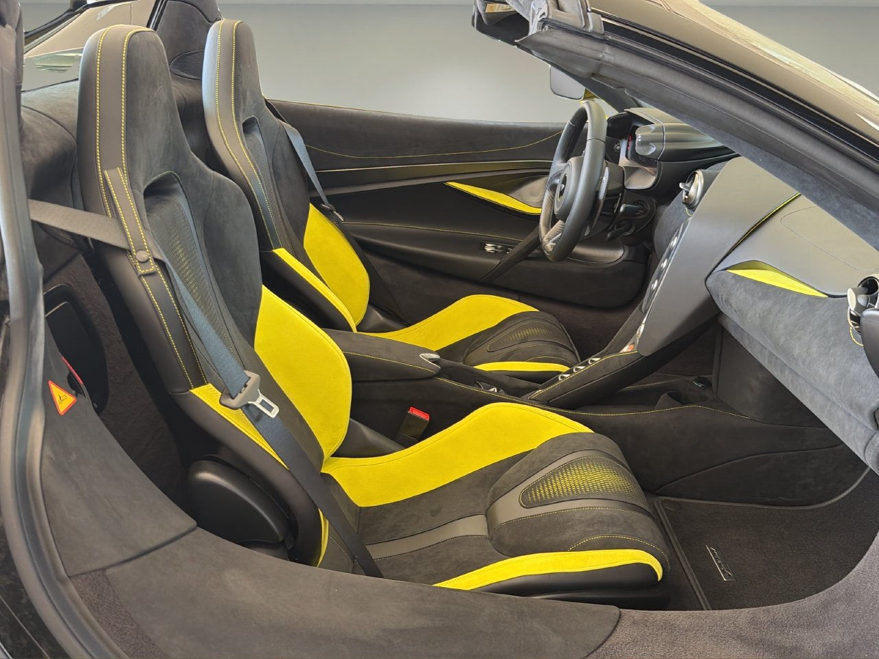Used 2025 McLaren 750S Spider photo 23