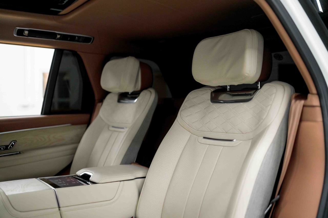 2024 Land Rover Range Rover SV