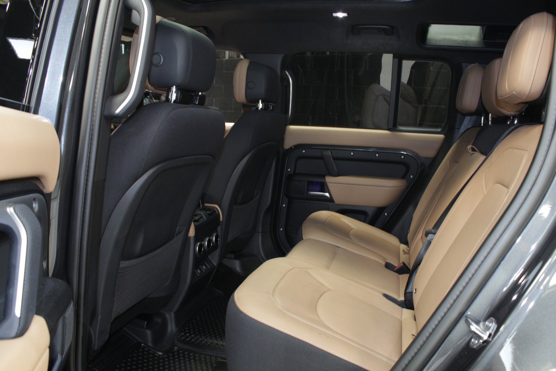 2025 Land Rover Defender 110 V8