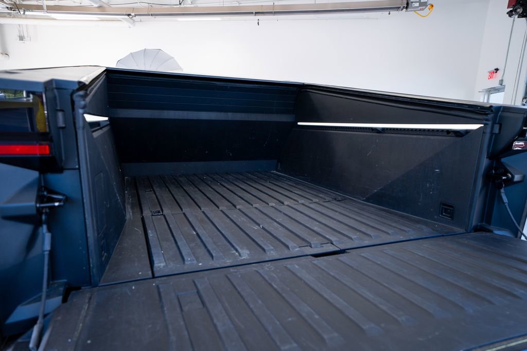 2024 Tesla Cybertruck AWD Crew Cab