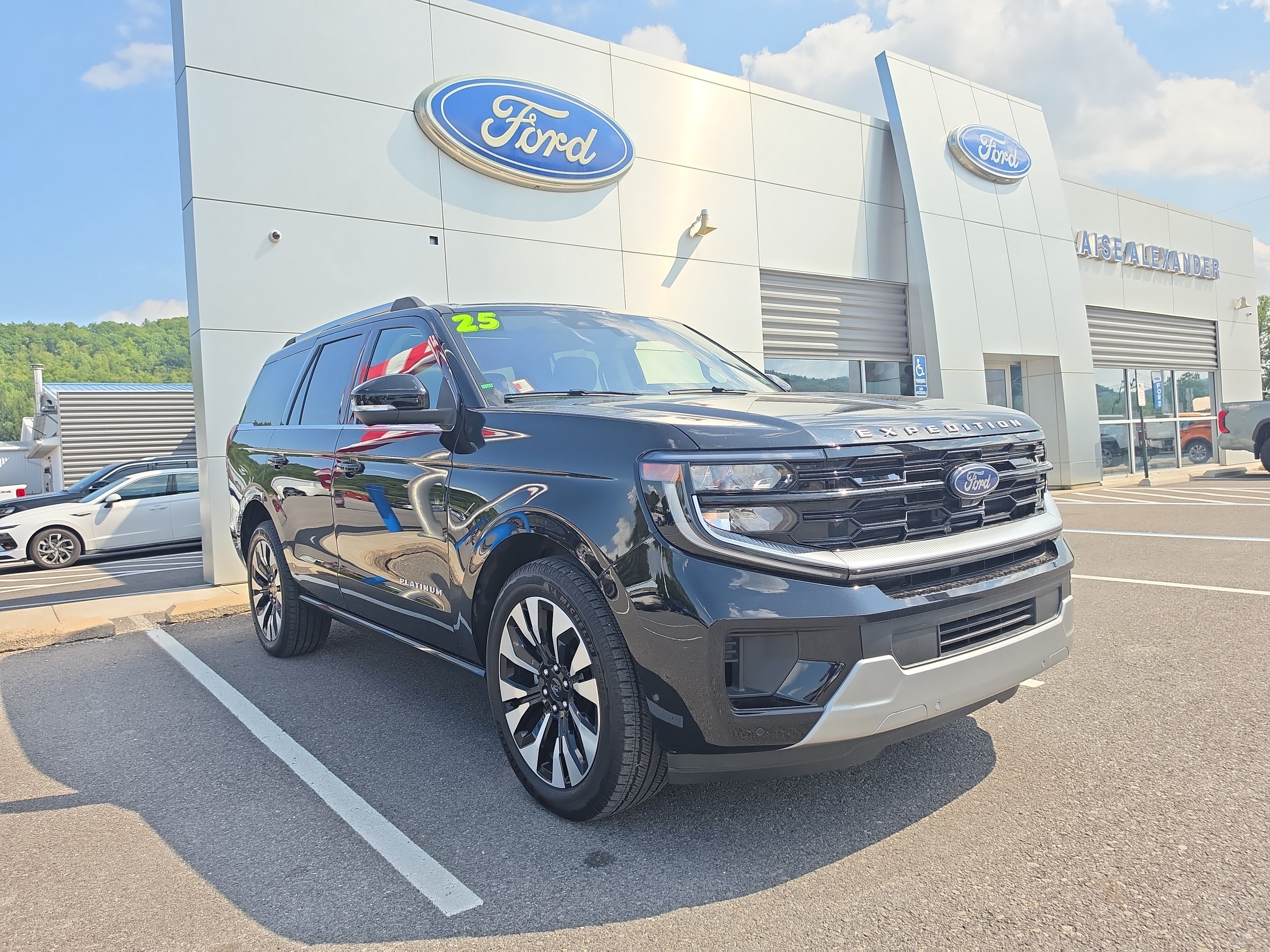 Used 2025 Ford Expedition Platinum w/ Driver's Package