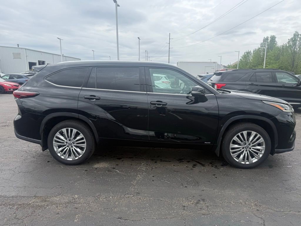 2025 Toyota Highlander Platinum