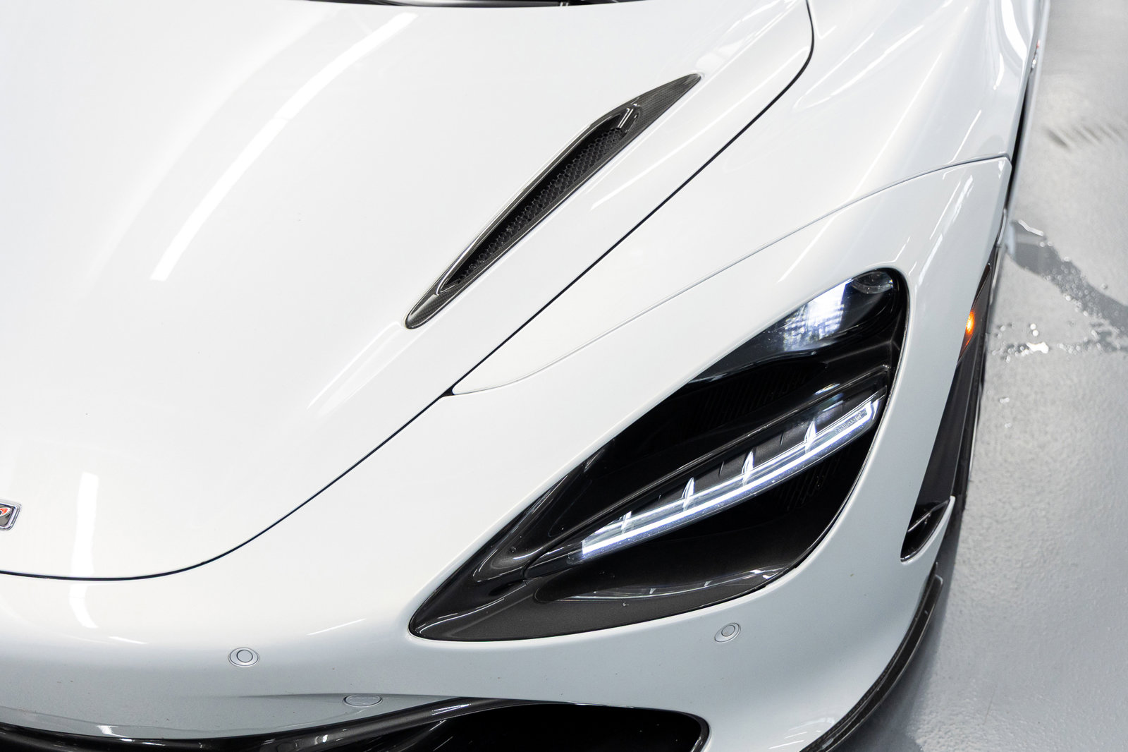 Used 2018 McLaren 720S photo 15