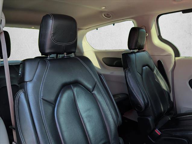 2022 Chrysler Pacifica Touring-L