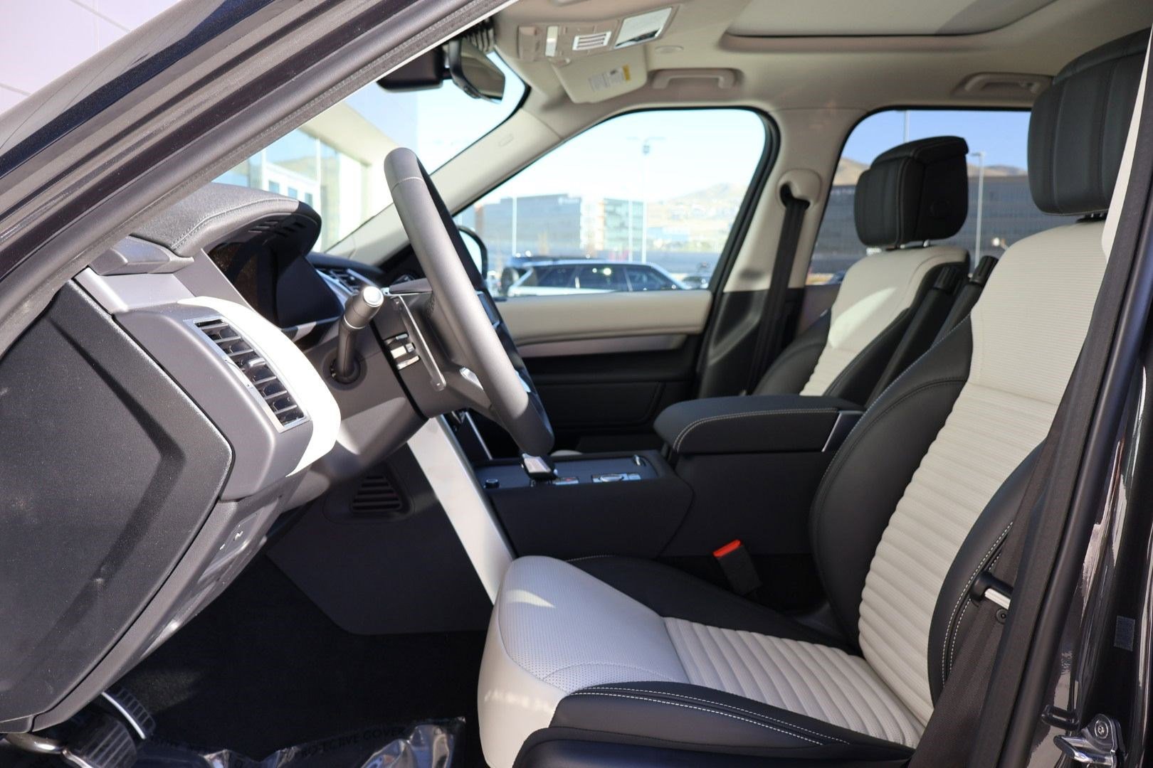 2026 Land Rover Discovery Dynamic SE