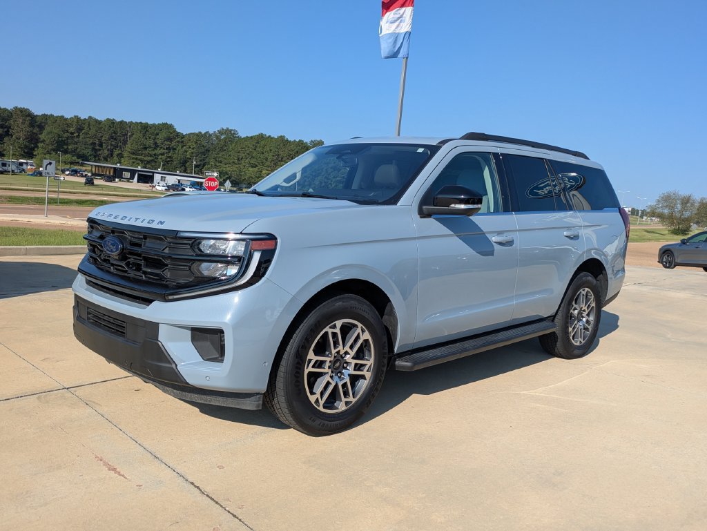 Used 2025 Ford Expedition Active